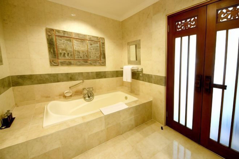 Bathroom 24