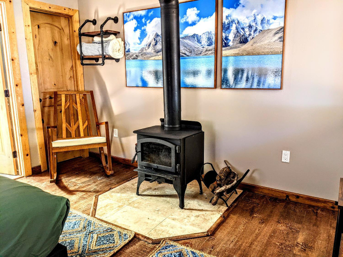 Others 5, Falcon's Chalet- Cabin, San Diego