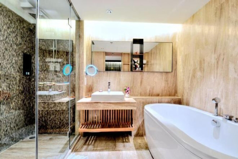Bathroom 18