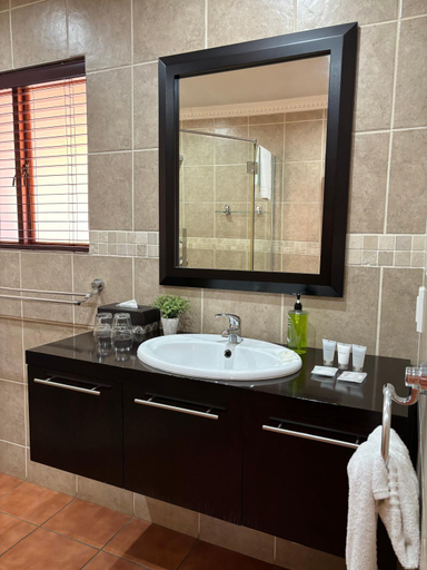 Bathroom 3, Accommodation Bedfordview - Hethersett Guesthouse, Ekurhuleni