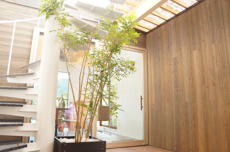 Public Area 3, SORAYADO 宙宿, Tsuru