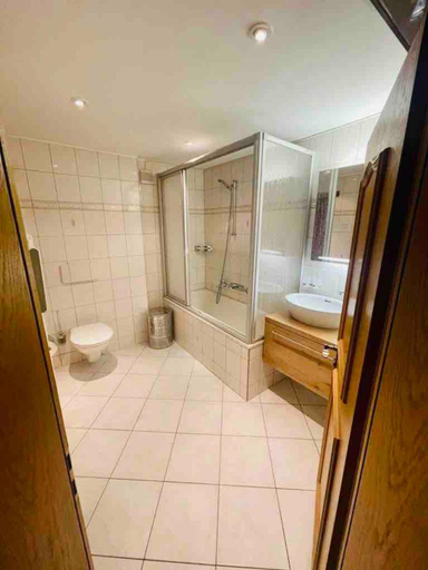 Bathroom, Im alten Dorfteil von Zermatt, Visp
