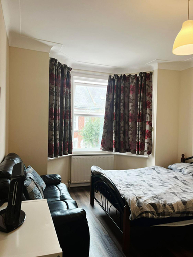 Bedroom 2, Nice and Pleasant, London