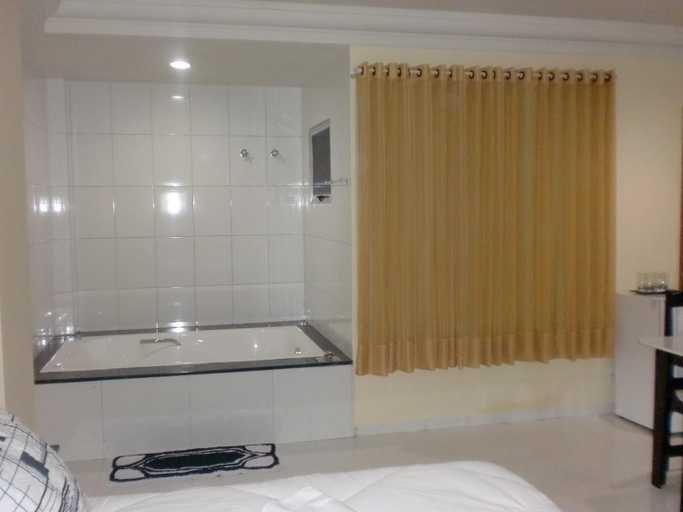 Others 4, Hotel Columbia, Barreiras