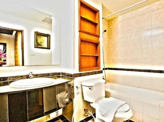 Bathroom 12