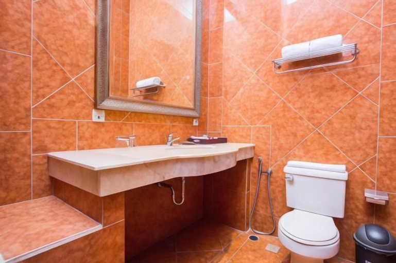 Bathroom 7