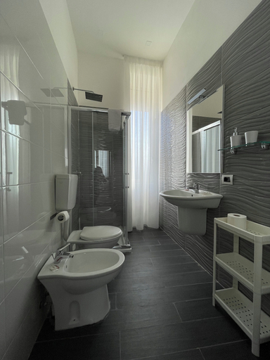 Bathroom 3, Le Porte di Napoli - Rooms, Napoli