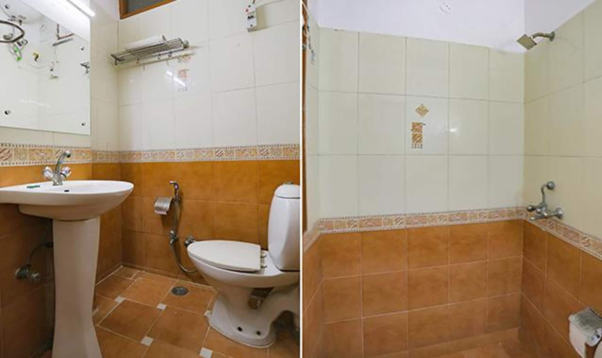 Bathroom 3, Fabhotel Traika Inn, Gurgaon
