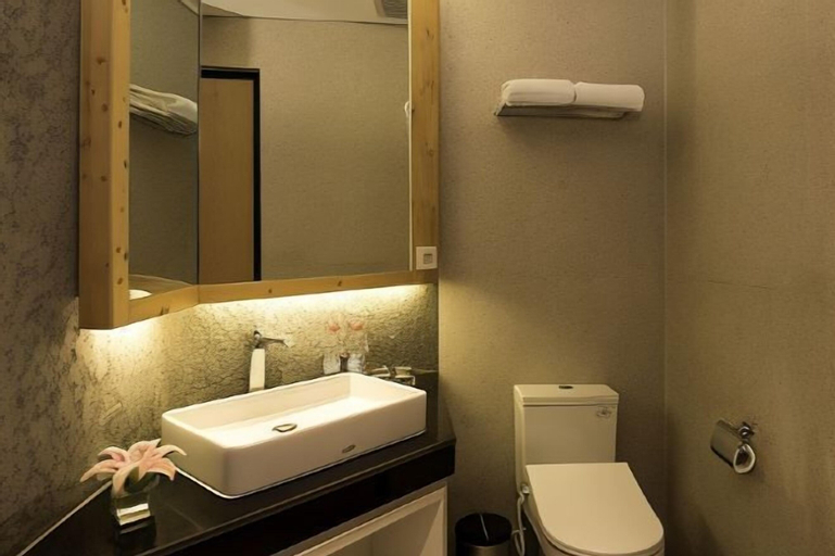 Bathroom 9