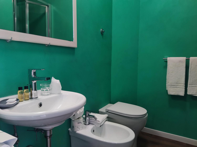 Bathroom 2, Ristorante Albergo Dante, Viterbo
