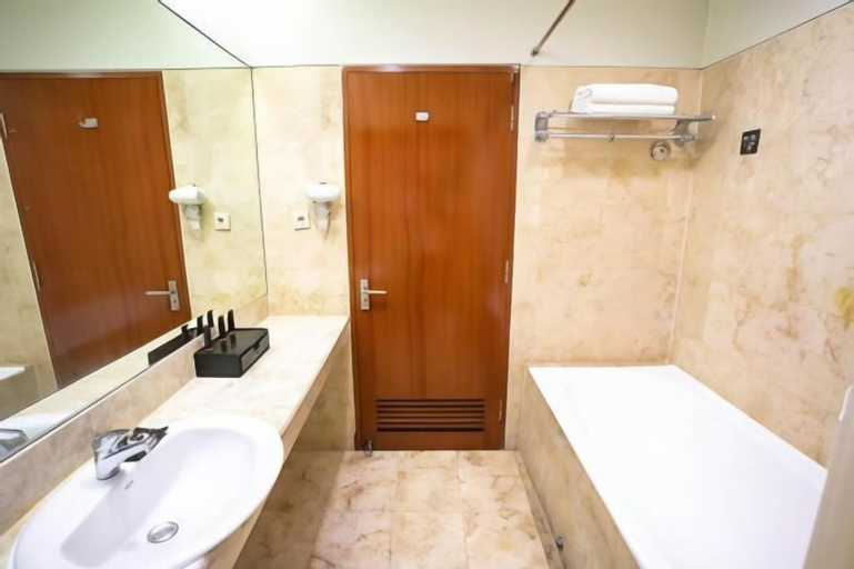 Bathroom 15