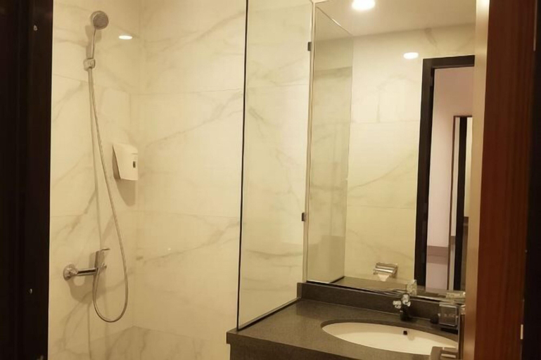 Bathroom 16