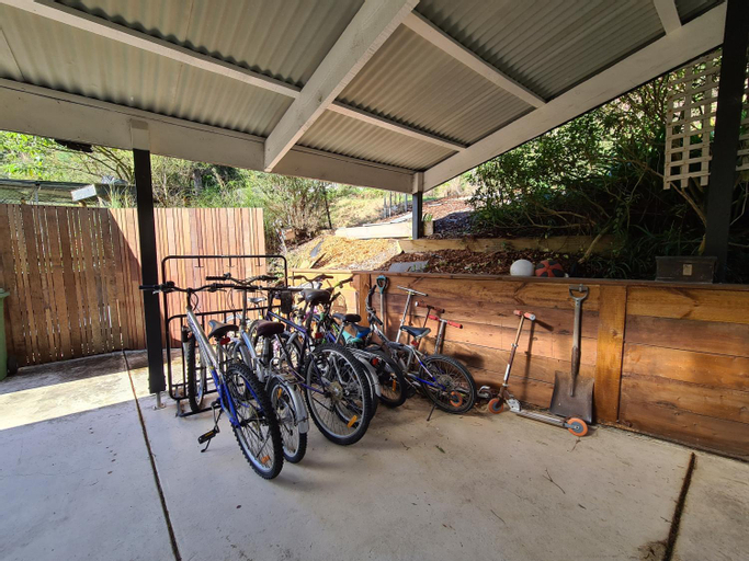 Others 5, 'Wahroonga' home among the Gum trees in Warburton, Yarra Ranges - Central