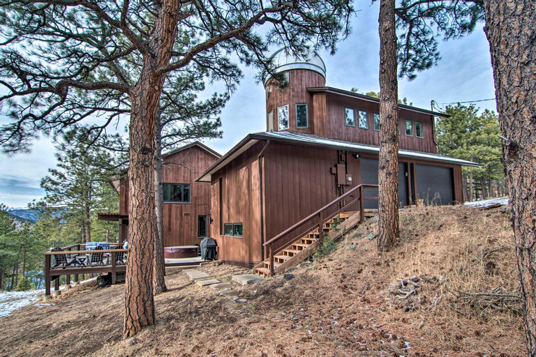 Chic Boulder Mountain Home with Hot Tub and Views, Boulder