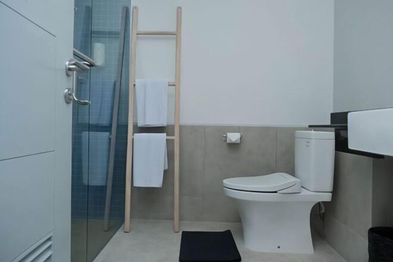 Bathroom 20