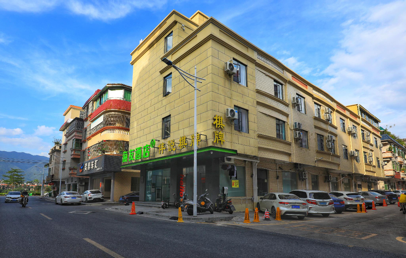 Exterior & Views