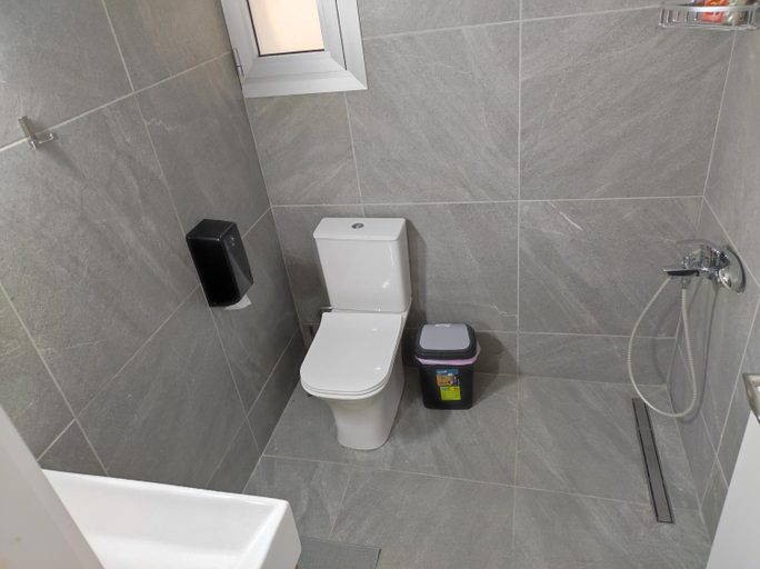 Bathroom 3, St. Lazaros Studios 2, Larnaca