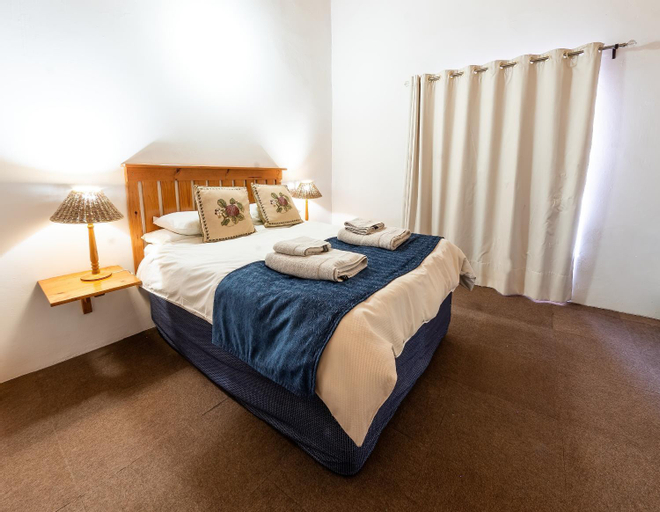 Bedroom 2, Woodcliffe Country House, Joe Gqabi