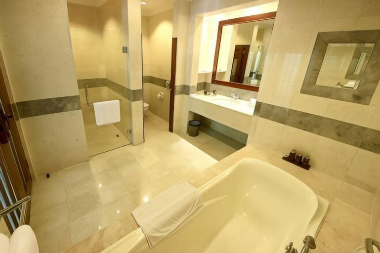 Bathroom 23