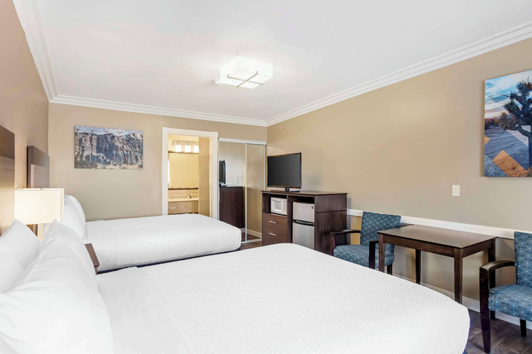 Bedroom 3, Best Western China Lake Inn, Kern