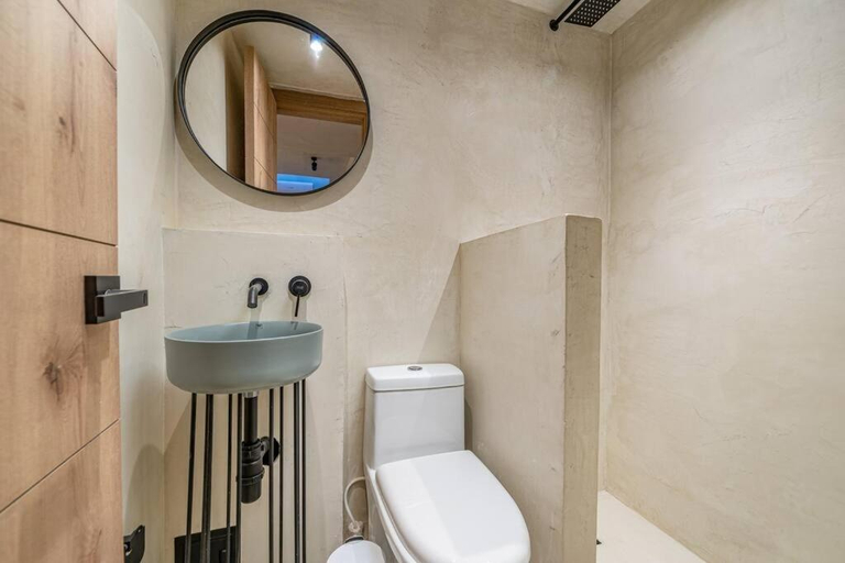 Bathroom, Provenza 6 Bedroom House by HOUSY HOST, Medellín