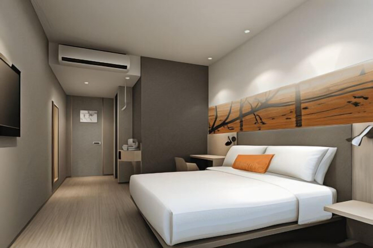 Bedroom 13
