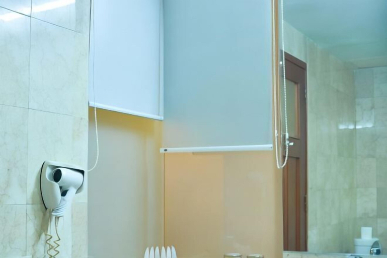 Bathroom 16