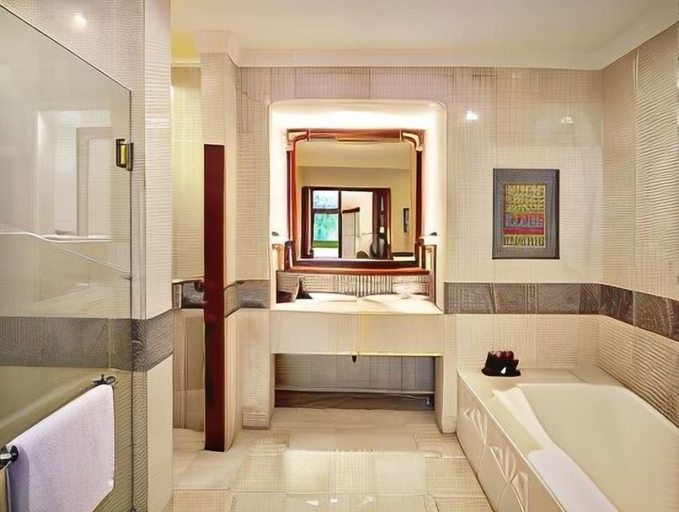 Bathroom 28
