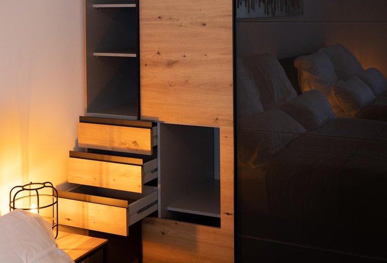 Bedroom 1, SweetHome - Luxus pur - große Kuche, 2 Bader, 2 Terrassen, München
