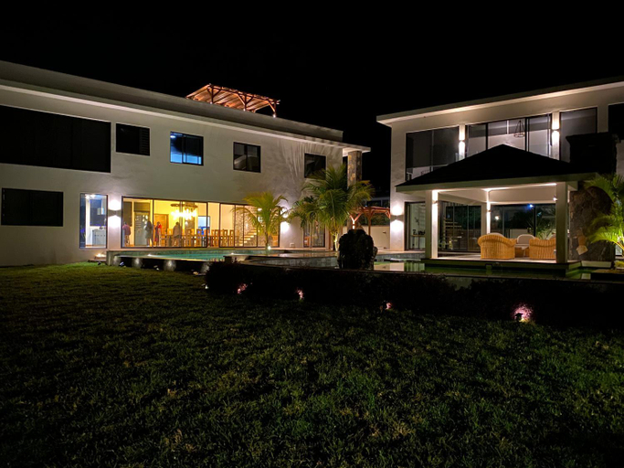 5, Green Creek Villa, Black River