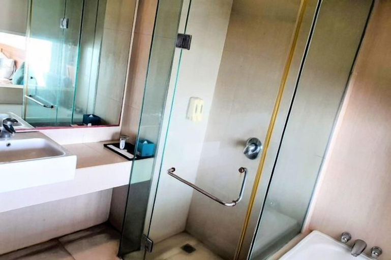 Bathroom 18
