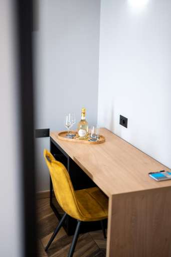 Others 4, West Coast Deluxe Rooms, Split