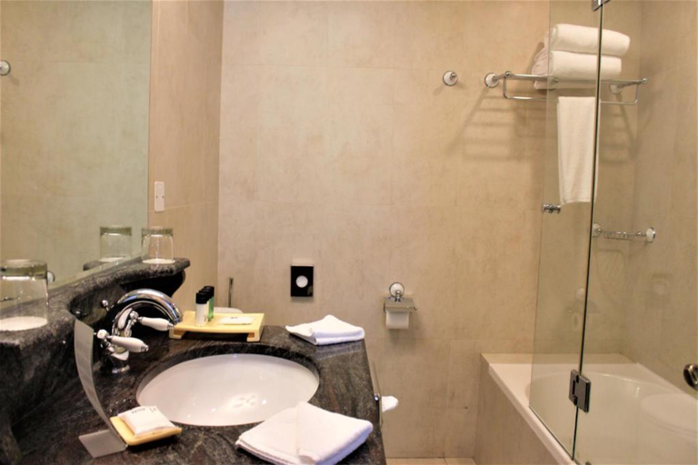 Bathroom 4, Mövenpick Kuwait Al Bidaa, Salmiya