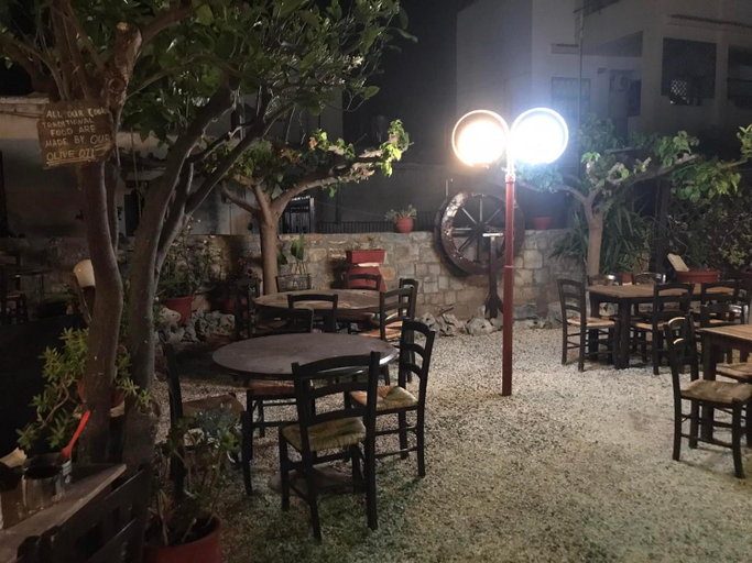 Restaurant, Helios Stays - Sisi Private Apartments, Crete