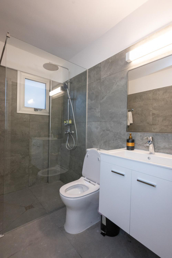 Bathroom 2, Napa Centrale Suites