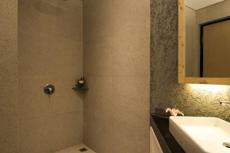 Bathroom 10
