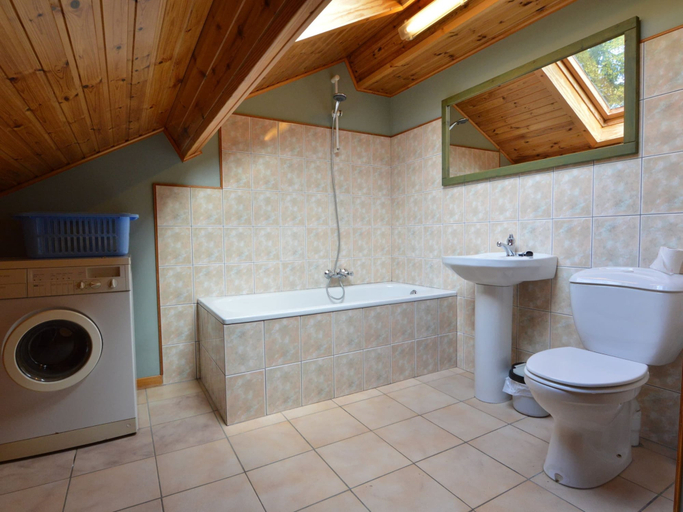 Bathroom 3, Holiday Home in Recht with Garden, Liège