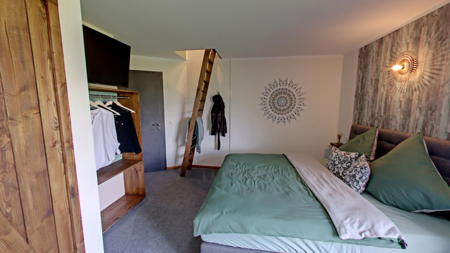 Bedroom 4, Brauhaisla, Hof