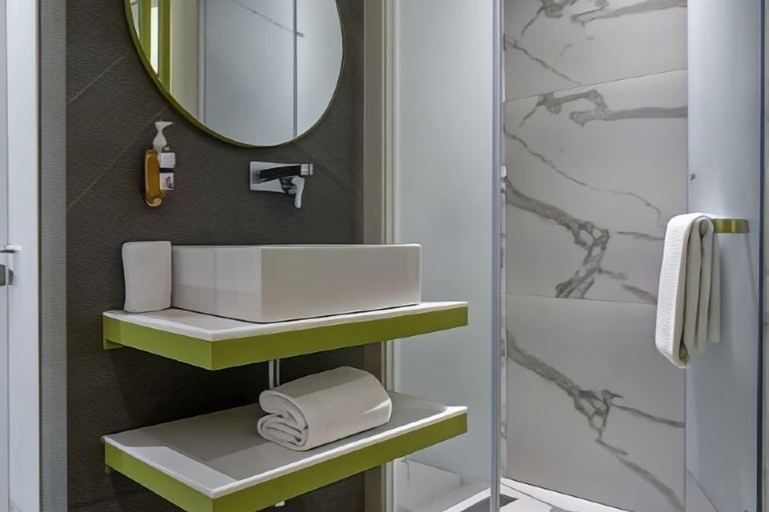 Bathroom 12