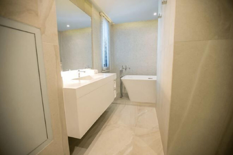 Bathroom 18