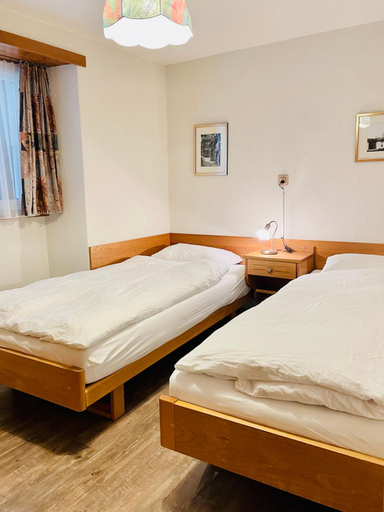 Bedroom 2, Im alten Dorfteil von Zermatt, Visp