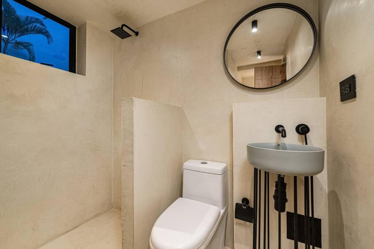Shower 2, Provenza 6 Bedroom House by HOUSY HOST, Medellín