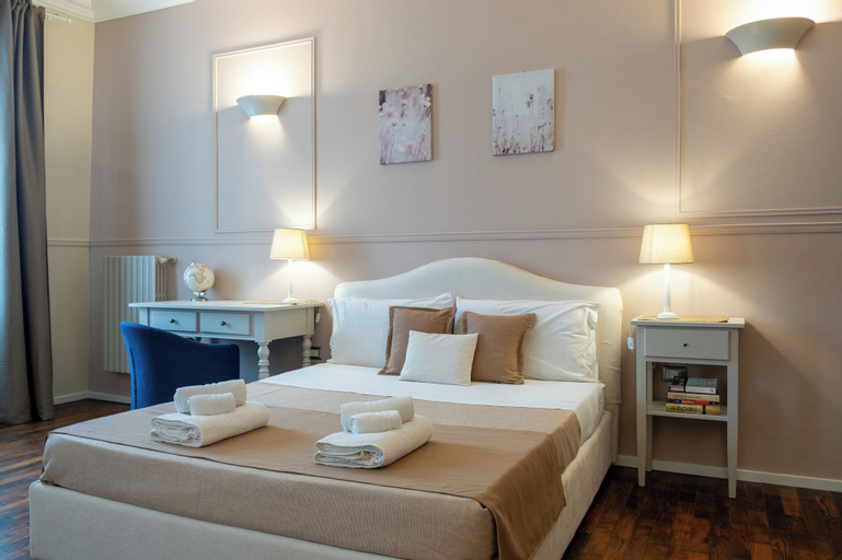 Bedroom 1, Residence Ferraud, Torino