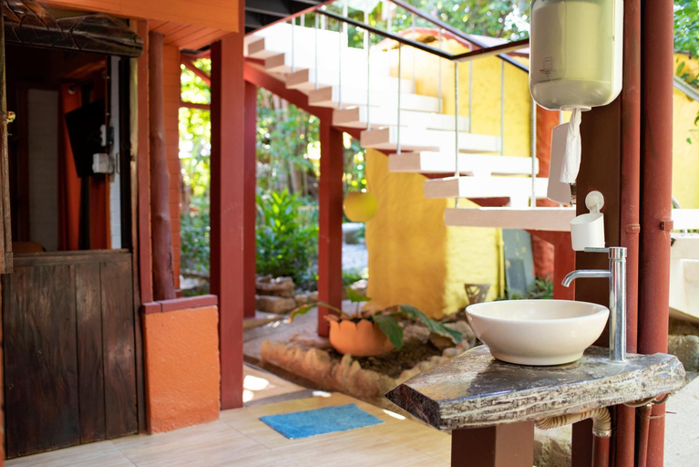 Others 5, Coyote Rooms, Puntarenas