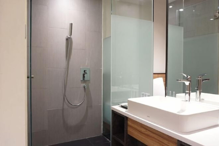 Bathroom 11