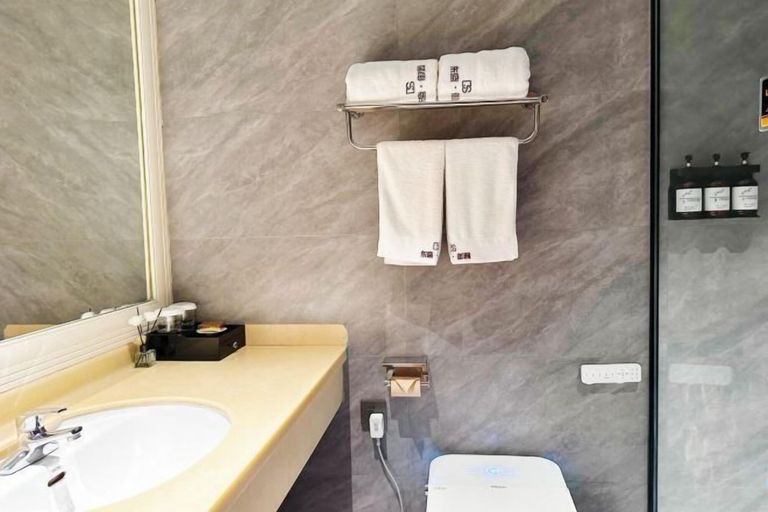 Bathroom 3, Dongsheng · Yuyuan Hotel, Yantai