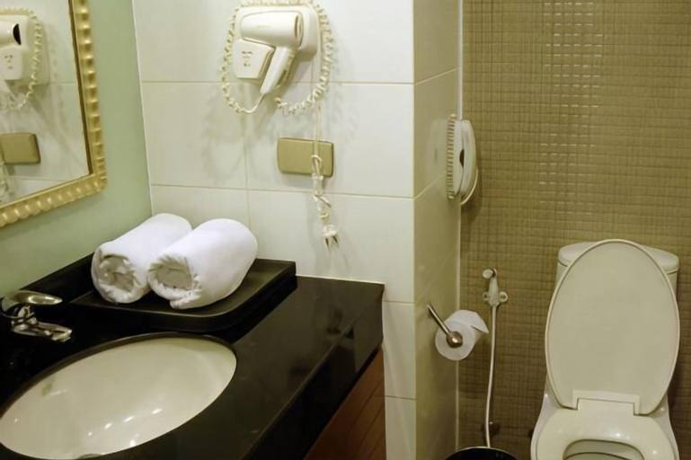 Bathroom 11