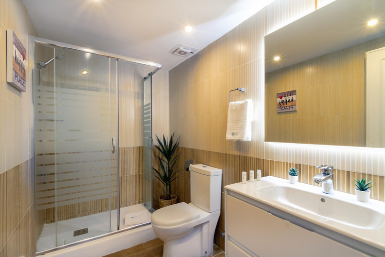 Bathroom, MARBELLA BANUS SUITES - Marbella Beachfront Suite Apartment - Prime Location - Bright 1BR - 1BA - Fr, Málaga