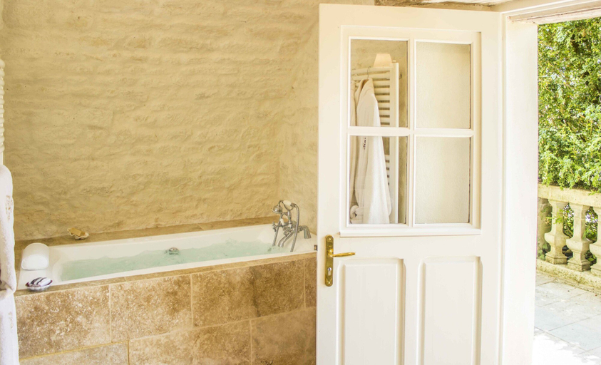 Bathroom 5, Domaine de Saint-Géry, Lot