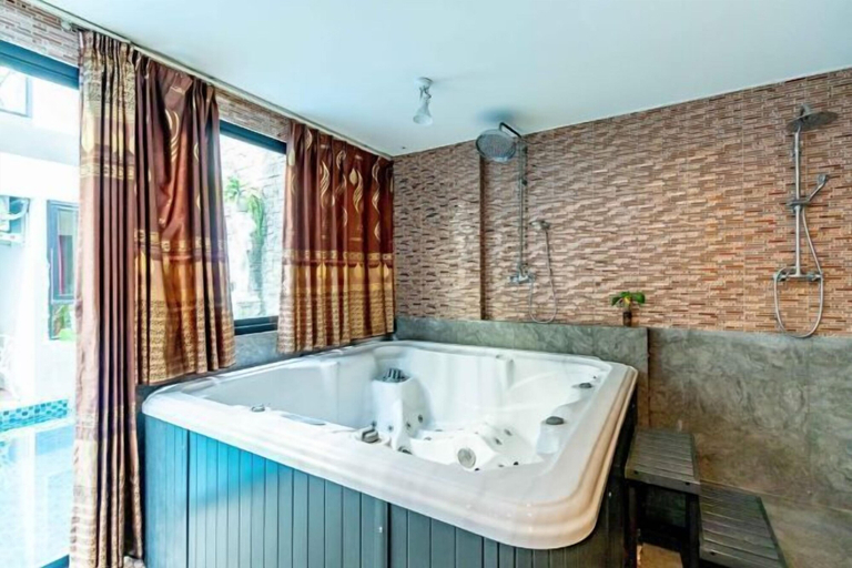 Bathroom 18
